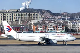 我国距离市区最近的大型机场，直接从居民区里起降，下飞机直接玩图片