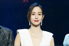 活力女神张钧甯晒与贾乃亮合照，引发网友回忆杀，钟汉良被喊话图片