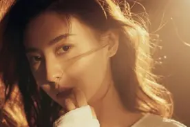 中国传媒大学女神学霸，23岁就主持春晚，她的人生羡慕不来图片