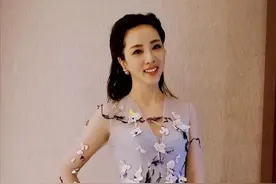 一个“甜美动人”，一个“惊为天人”，撒贝宁的美女同事太绝了图片