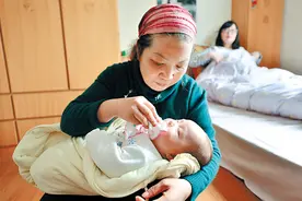 产后坐月子谁照顾更合适？婆婆亲妈还是老公？很多宝妈都选错了图片
