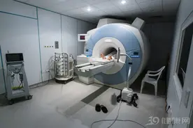 凭什么做核磁共振时，医生让家属留下自己却出去，辐射太大了？图片