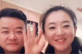 46岁央视主持李佳明罕现身，身材发福两鬓白，没有消失转国际新闻图片