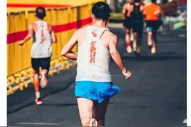 训练｜跑步脚跟落地，凭啥有错？图片