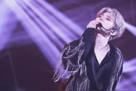 蔡徐坤借位吻，现象绝了，粉丝表示：心脏骤停一秒图片