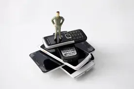 手机店老板透露：网购手机和实体店买手机对比，差距“一目了然”图片