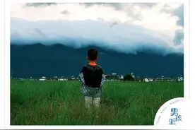 男孩惨遭校园霸凌，画面刺痛万千家长：孩子弱时，父母一定要强图片