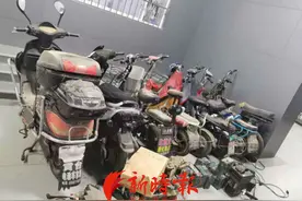 修车师傅变身偷车大盗！戴着头盔去偷车，偷完藏进“小院”图片