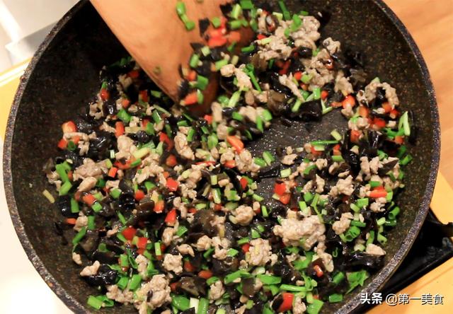很多人做烧麦从第一步就做错了，厨师长教你正确方法，馅多皮薄