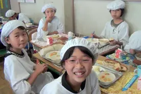原来日本小学午餐都这么吃，网友：难怪体质这么好了图片