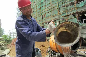 工地“月薪制”实行后，每月却只发1000元！算违法吗？图片