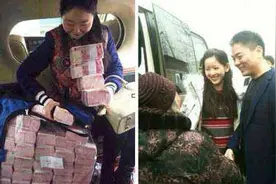 首富给每户发3千，刘强东给60岁以上老人发万元，俩富豪衣锦还乡图片