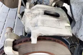 如何自己换刹车片，换刹车片难吗？图片