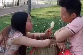 连体夫妻终分手，走红后无腿丈夫抛弃断臂妻子，世界哪有真情在？图片