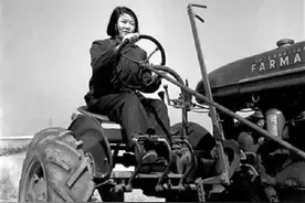 四史补给站| 新中国第一位女拖拉机手！图片