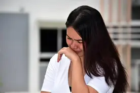 我爸爸是个二婚，爱得奋不顾身，任凭弱水三千，我只取一瓢饮图片