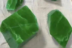 平洲公盘标王横空出世，1.5亿帝王绿原石惊爆翡翠圈图片