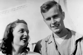 老布什73年长情都是假的？婚外恋长达12年，芭芭拉痛苦却依然爱他图片