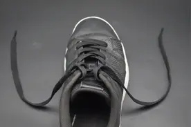 运动时鞋带老是松动？教你一招双蝴蝶结鞋带系法，美观又牢固图片