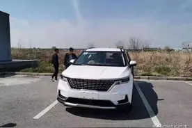 全新一代国产起亚嘉华现身，尺寸超丰田全新塞纳，竞争别克GL8图片