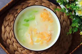 天越热，家人越爱喝这碗丝瓜汤，汤水奶白又鲜美，做上一锅不够喝图片