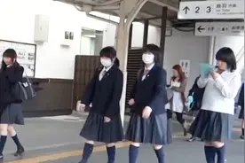 中国女生校服丑，日本都是漂亮水手服，为什么日本女孩要穿水手服视频封面