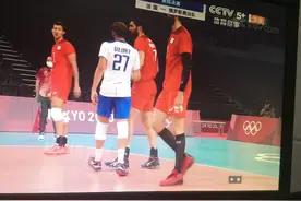 东京奥运会男排决赛：俄罗斯第二局崩盘17-25告负，大比分0-2落后图片