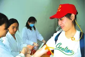 手语里的幸福——记随州市聋人协会主席郑晴文图片