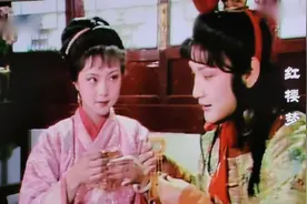 女性视角品红楼：花看半开酒饮微醺，微妙情意难以掩饰图片