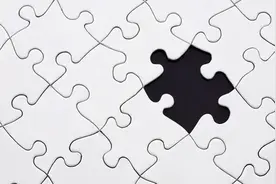 谁是“困难群众”？并非故意抢镜的，他们是无法感知真实的社会图片