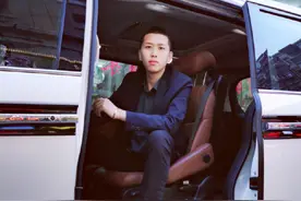 摆脱“真香”标签的王境泽，成立了自己的公司，富二代不是白说的图片