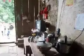 49岁老汉娶19岁妻子，21年连生15胎，生这么多原因让人难接受图片