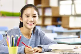 15岁花季少女，第二性征发育正常，从未来过月经正常吗？正常吗？图片