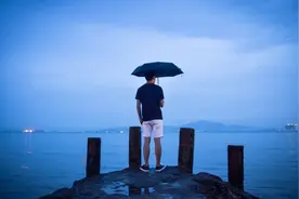 这部写满人性堕落的《人间失格》，却治愈了无数不开心的人图片