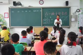 学生当班干部和成绩有关系吗？过来家长说出实情，和想象的不一样图片