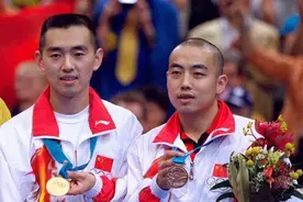 国乒双子星刘国梁孔令辉，30年的兄弟情，“龙獒蟒”没法比图片