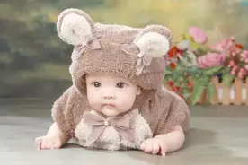 孩子喝水、喝饮料时，被呛到了怎么办？图片