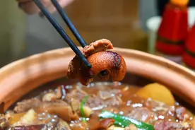 广州这家脆皮羊肉煲做法正宗，吃到了老广最爱的大排档羊肉煲美味图片