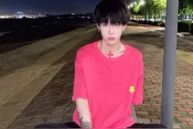 网红关东主意外去世，退潮时游泳被海浪卷走，年仅18岁太惋惜图片