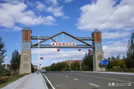 乌兰浩特察尔森小镇游玩，当地最火的特色美食饭店，果然名不虚传图片