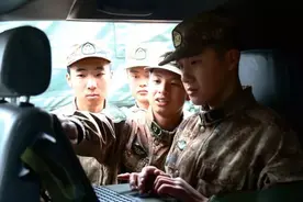 有一位老师，叫班长图片