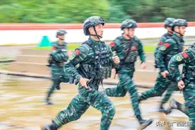 发光人 | 找到了！特战“六边形战士”！图片