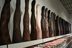 男性丝袜市场规模3.57亿？被女性疯狂追捧的丝袜，曾是男性的专属图片