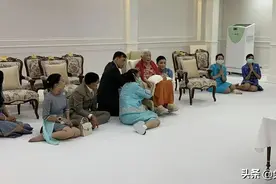 泰国王室“杀出黑马”，四位王子齐给奶奶祝寿，提帮功王位不保图片