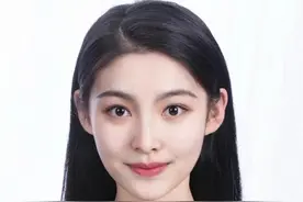 学会这几个上镜小技巧，注意穿衣发型、妆容表情，拍出完美证件照图片