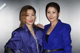 郑秀文的体重恢复正常，穿衬衫裙有种骨感美，跟李嘉欣同框也不输图片