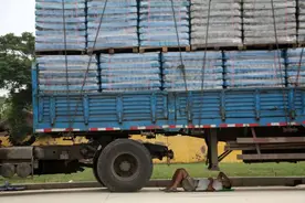 谁逼得卡车司机自残以证“清白”？图片