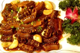 日本黄鳝严重泛滥，当地人无从下手，中国吃货：放下，让我来图片