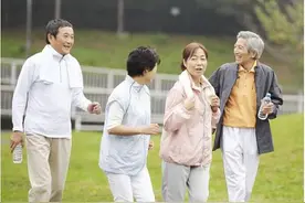 父母退休前做好准备，晚年才不会拖累子女，孩子少操心自己更幸福图片