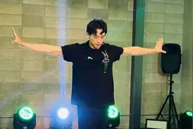 Rain出演《闲着干嘛呢》与刘在石一起跳舞图片